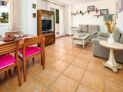 Apartment Los Aticos by Interhome