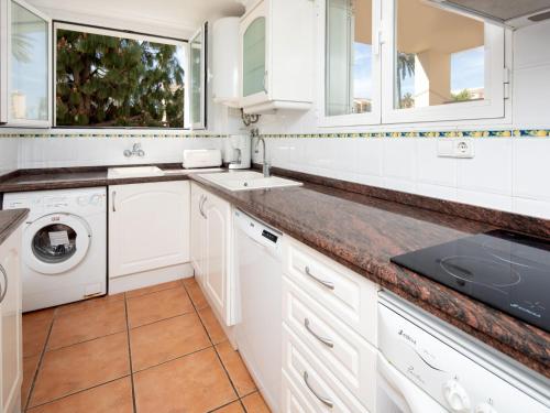 Apartment Los Aticos by Interhome