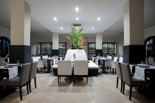 a dining room with white tables and chairs at Hotel Pałac Jugowice in Wałbrzych