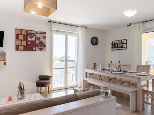Apartment Les jardins de l'oyat-1 by Interhome