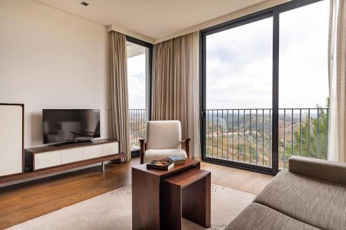 TV a/nebo společenská místnost v ubytování Monchique Resort & Spa