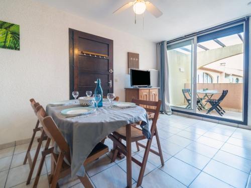 Televízia a/alebo spoločenská miestnosť v ubytovaní Apartment Front de Mer-21 by Interhome