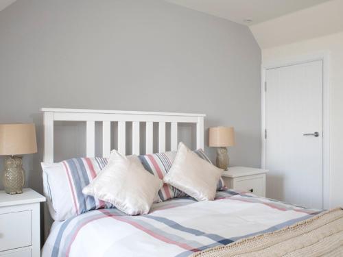 Letto o letti in una camera di Holiday Home Joan's House by Interhome