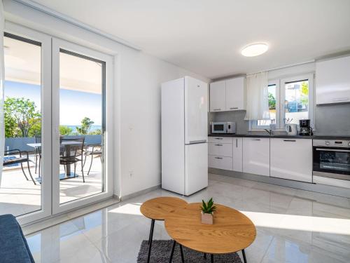 Kjøkken eller kjøkkenkrok på Apartment Ilux-1 by Interhome