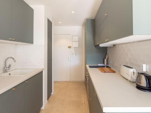 Η κουζίνα ή μικρή κουζίνα στο Studio Odyssee 80-2 by Interhome