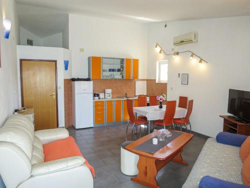 Dapur atau dapur kecil di Apartment Ivanka by Interhome