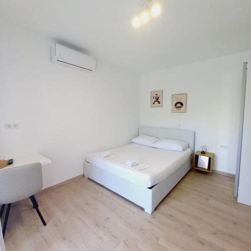 Posteľ alebo postele v izbe v ubytovaní Apartments M & L Murter