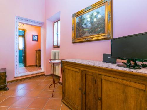 Μια τηλεόραση ή/και κέντρο ψυχαγωγίας στο Holiday Home La Pace by Interhome