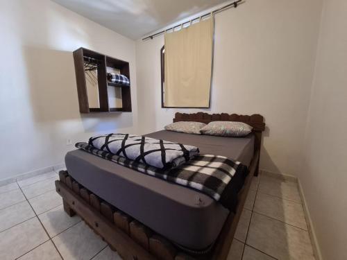 Tempat tidur dalam kamar di Cantinho em Ouro Preto