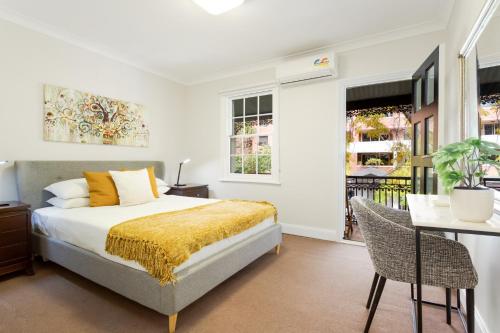 Imagine din galeria proprietății Beautiful 2-Bed Terrace House with Outdoor Areas din 