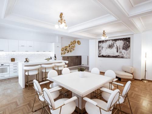 Kuchyňa alebo kuchynka v ubytovaní Luxury 3BR Apartment in the Heart of the City