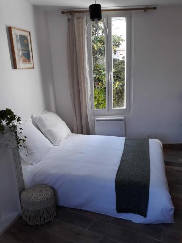 Postel nebo postele na pokoji v ubytování Appartement 35m2 au Mourillon, à 200m de la mer