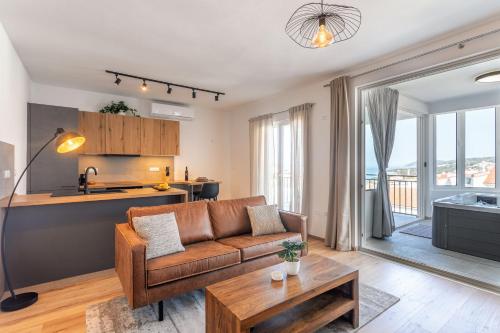 Posteľ alebo postele v izbe v ubytovaní HOT TUB Sea View SPA