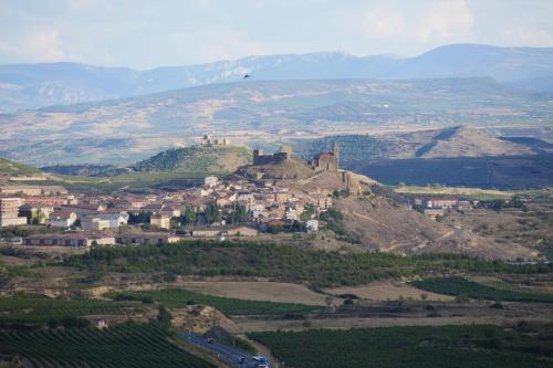a small town on top of a hill with a castle at Casa Rural Osante in Labastida
