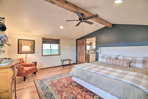 Galeriebild der Unterkunft Lovely Barn Loft with Mountain Views on Horse Estate in Fort Collins