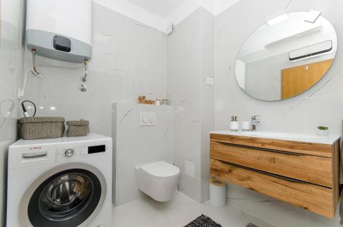 Kúpeľňa v ubytovaní Three bedroom apartment with sea view and secure private garage