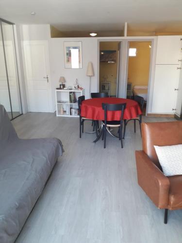 Nice Apt of 48m 2min walk to the city!