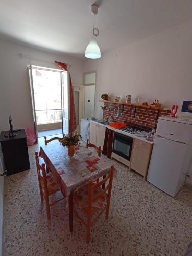Küche/Küchenzeile in der Unterkunft Casa vacanze sul Corso