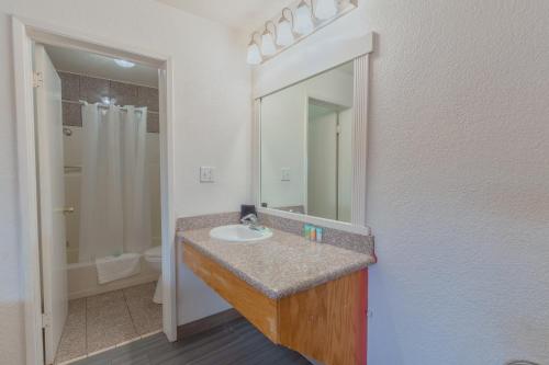 Un baño de The Yosemite Inn