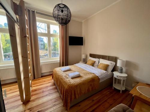 Ліжко або ліжка в номері Agapella Apartamenty- Foksal Sopot Rooms