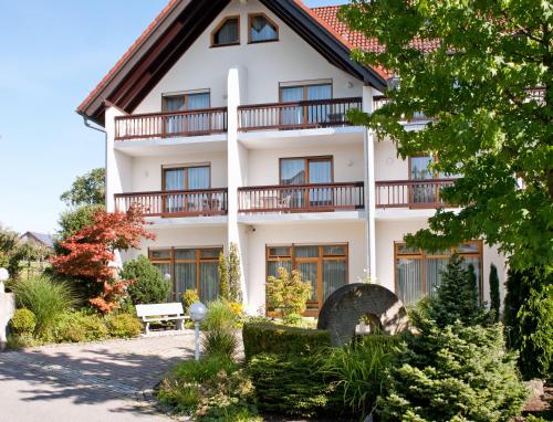 Κήπος έξω από το Hotel Waldhorn