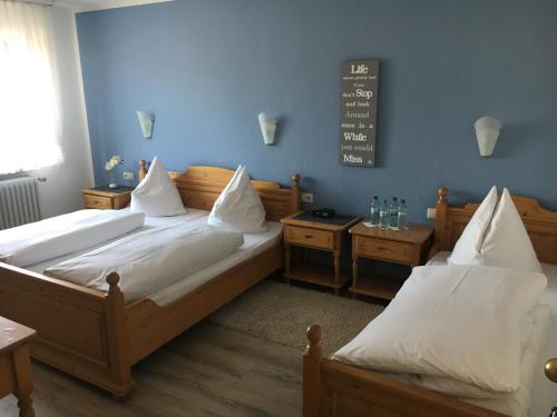 En eller flere senge i et værelse på Hotel und Restaurant -Gasthaus Zur Pfalz