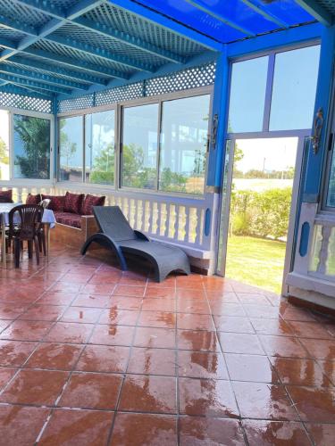 Balkoni atau teres di Luxury apartment with swimming pool view