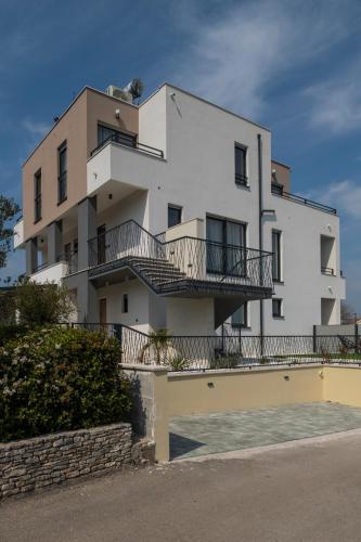 Villa Magna luxury two-storey apartment without pool