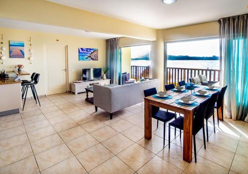 Posezení v ubytování Palapa Beach Resort Curacao