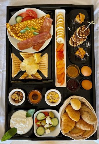 a lunch box filled with different types of food at Nidimos Hotel in Delfoi