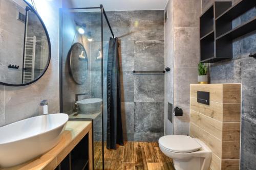 Ένα μπάνιο στο Apartament Dark