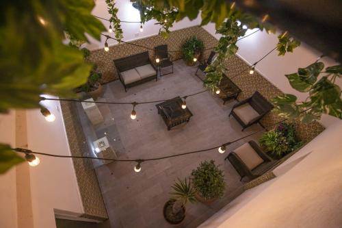an overhead view of a patio with furniture and lights at La Mansión del Rey David in San Luis Potosí