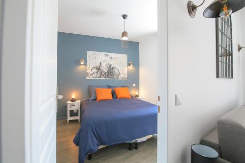 Posteľ alebo postele v izbe v ubytovaní Le Rétro, T2 hypercentre chic et cosy, Wifi par SOVALFI