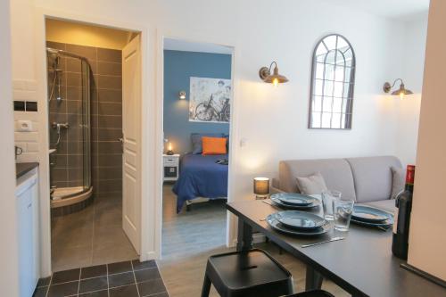 Kúpeľňa v ubytovaní Le Rétro, T2 hypercentre chic et cosy, Wifi par SOVALFI