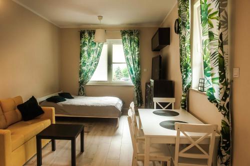 Un pat sau paturi într-o cameră la Apartament Polaniczanka