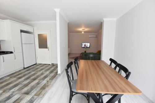 Η κουζίνα ή μικρή κουζίνα στο ASYA RESİDENCE OTEL