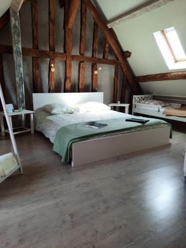 Ліжко або ліжка в номері La Maison Genevier - Chambre La Family
