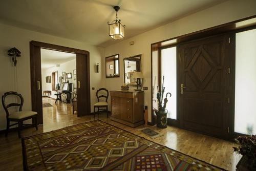 a living room with a door and a table and chairs at Chalet Casa Pepe Vielha in Vielha