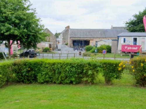 Κήπος έξω από το mobilhome 3 chambres