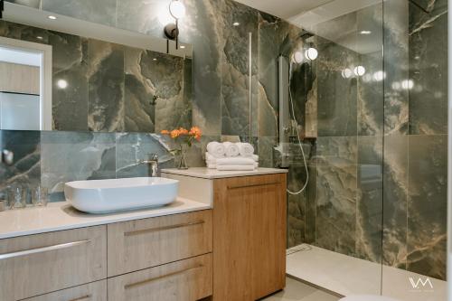 Koupelna v ubytování Myrtia luxury Suites