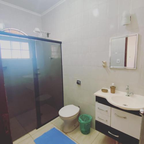 a bathroom with a shower and a toilet and a sink at Pedacinho do Paraiso in CÃ¡ssia