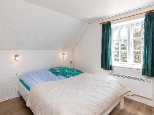 ブラーバンドにあるThree-Bedroom Holiday home in Blåvand 73のギャラリーの写真