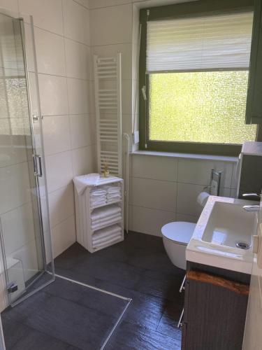 Ένα μπάνιο στο Ferienwohnung Panorama
