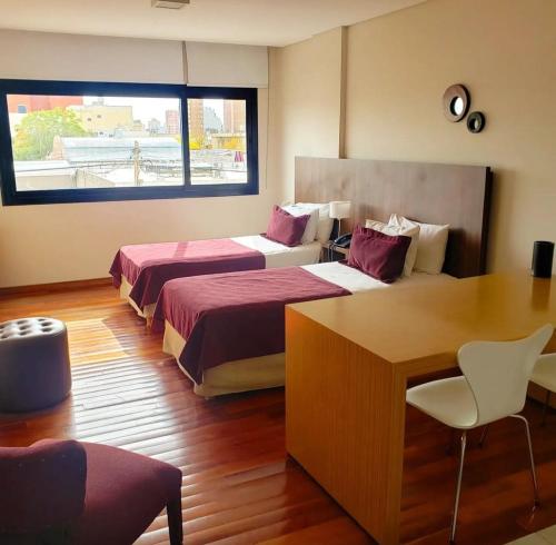 En eller flere senger på et rom på Nandó Apart Hotel