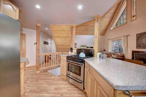 Dapur atau dapur kecil di The A on Red Field, Hot Tub, Tesla Charger, A/C