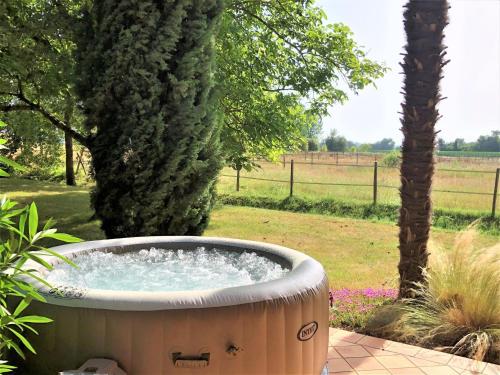 صورة لـ Charming house with private spa في Duras