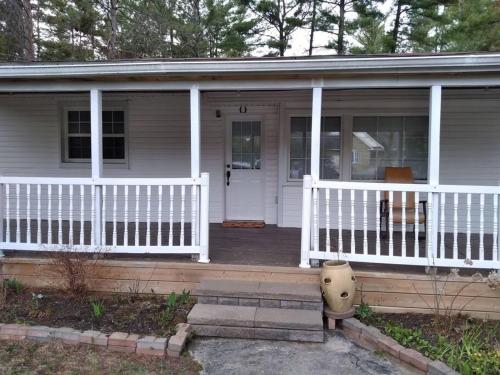 Cheerful beautiful cottage 3 bedroon