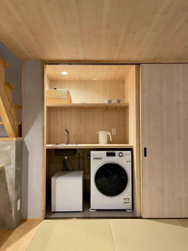 a kitchen with a washing machine and a sink at TABITABI KANOE ROKU in Kyoto