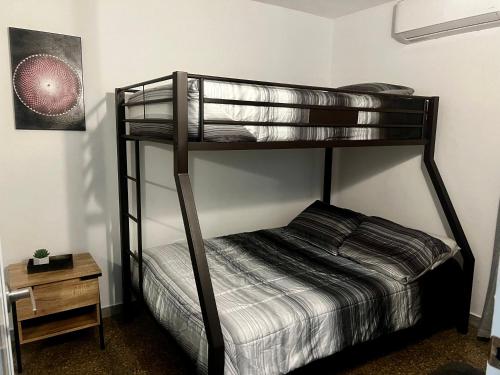 1 Schlafzimmer mit 2 Etagenbetten in einem Zimmer in der Unterkunft “Lucor D-Eight House” New Entire Home in the Town… in Rincon