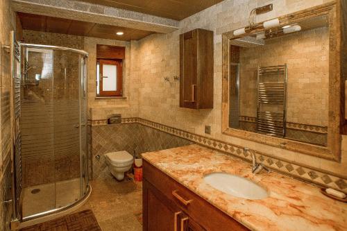 Et badeværelse på Mediterra Residence